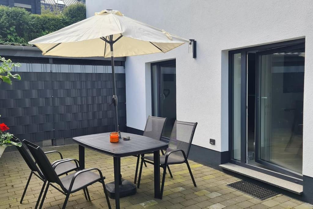 Grosse Moderne Ferienwohnung Auch Als Monteur Unterkunft Nutzbar, In Stolberg - Vicht Exterior foto