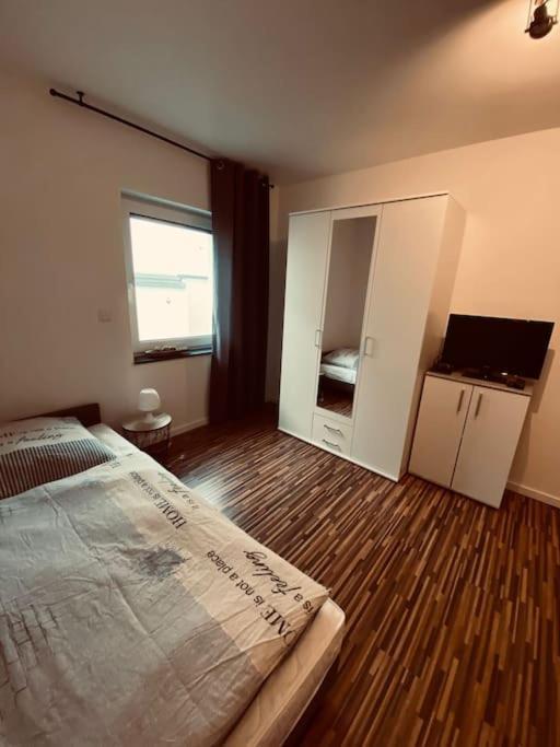 Grosse Moderne Ferienwohnung Auch Als Monteur Unterkunft Nutzbar, In Stolberg - Vicht Exterior foto