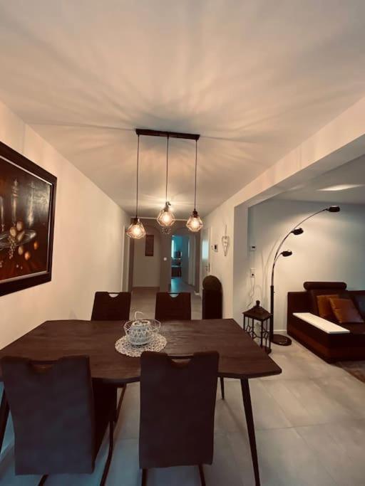 Grosse Moderne Ferienwohnung Auch Als Monteur Unterkunft Nutzbar, In Stolberg - Vicht Exterior foto